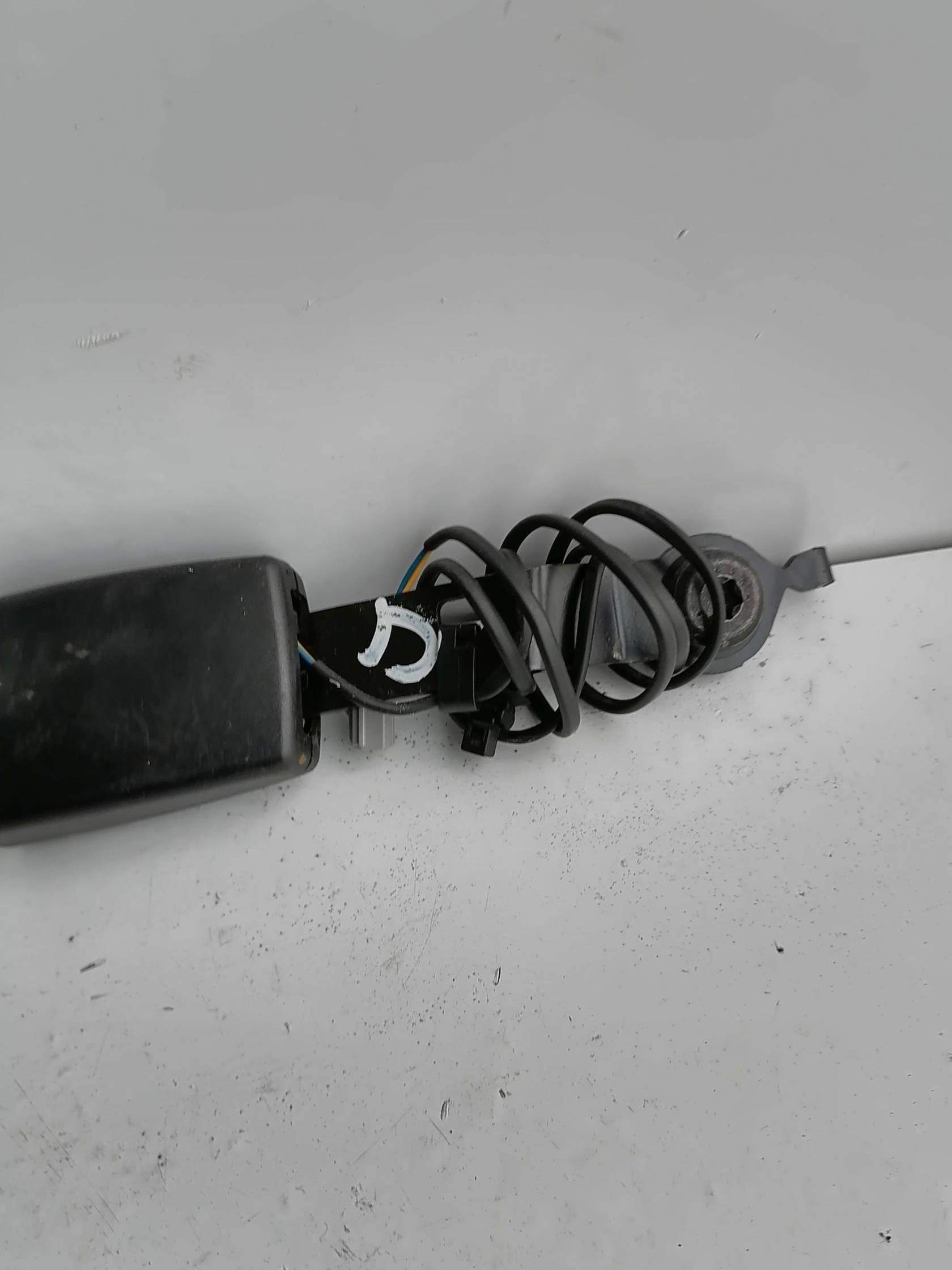 Aggancio cintura di sicurezza anteriore dx.